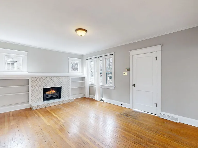 712 Harrison St — Photo 3