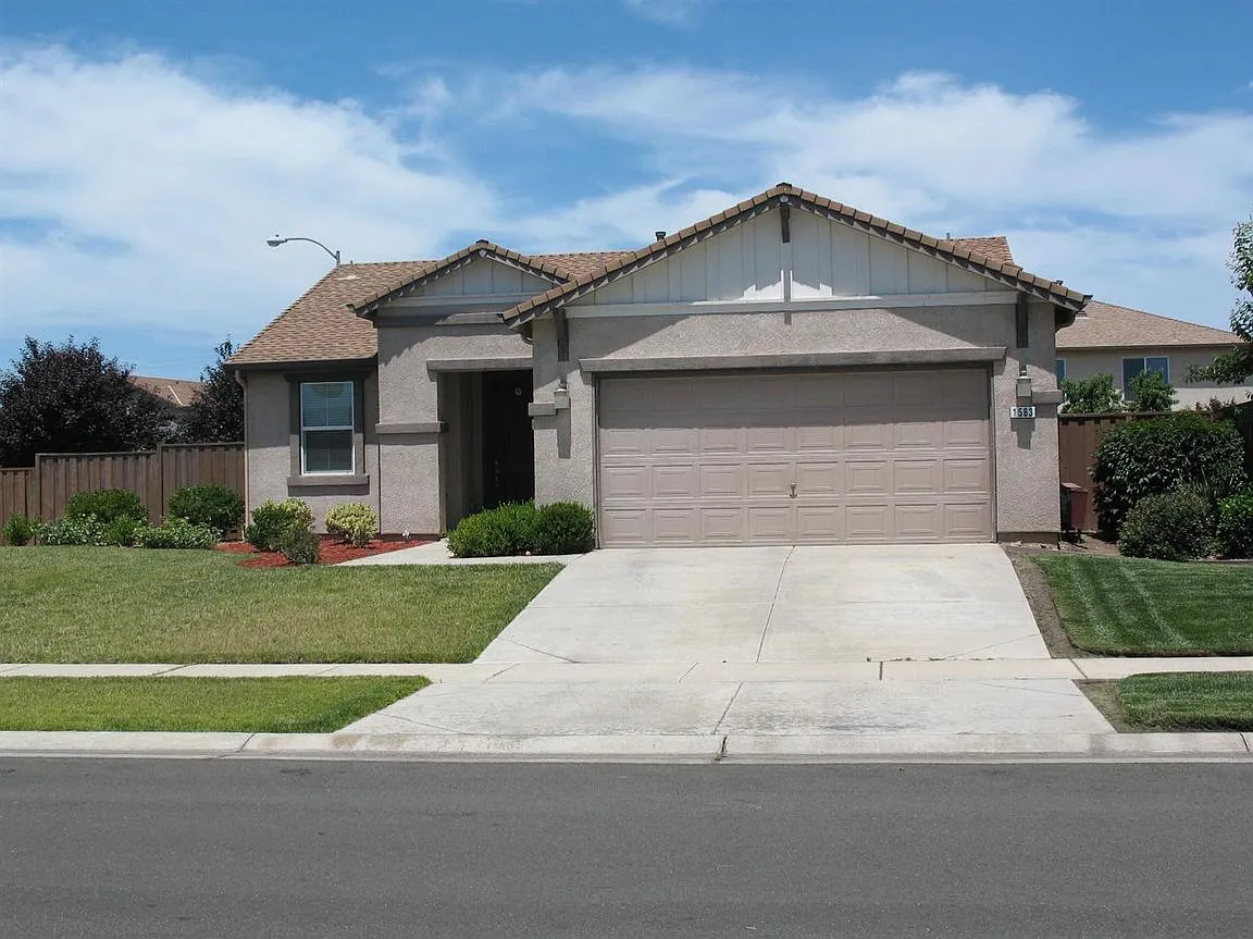 1583 Valley Meadows Dr photo 1