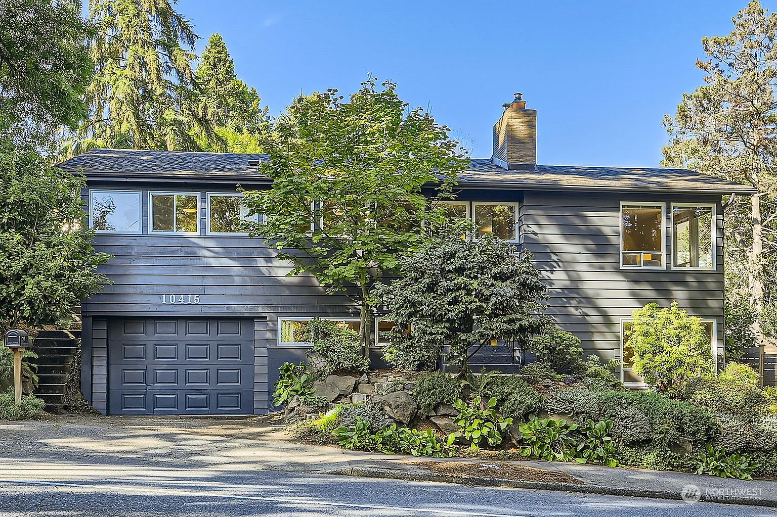 10415 35th Avenue NE photo 1
