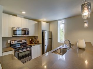 686 SE Spokane St APT 12, Portland, OR