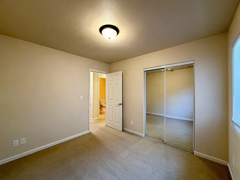 1243 N Park Ln — Photo 15