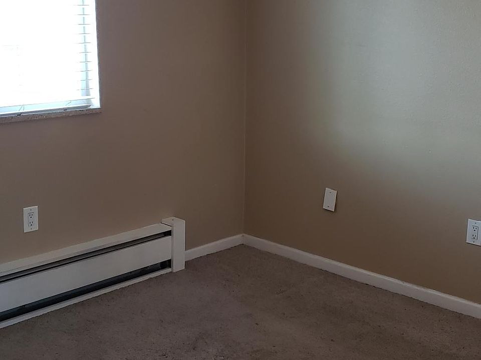 2nd image of 1419 N Detroit St APT 34