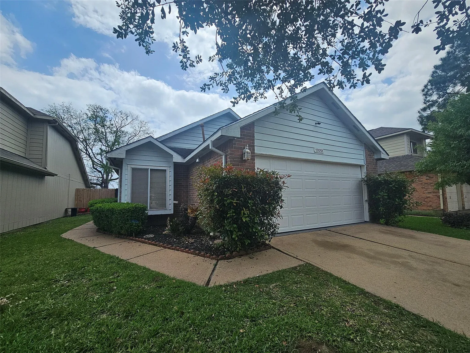 2 bed, 2.0 bath, 1249 sqft, $1,600 — Photo 1