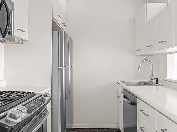 5th image of 2373 Broadway APT 703