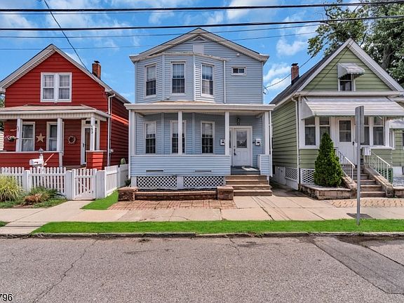 4th image of 55 Maple Ave
