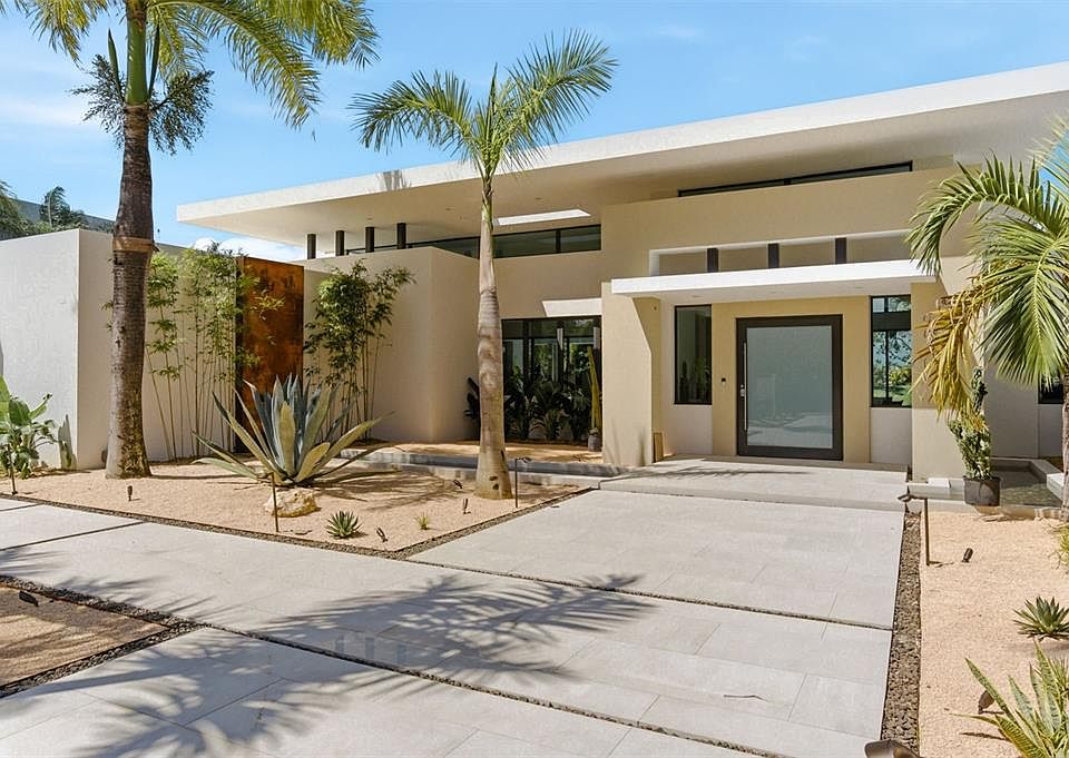 1st image of 11 Golf View Dr