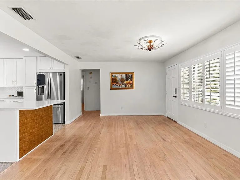 4104 W Knights Ave — Photo 3