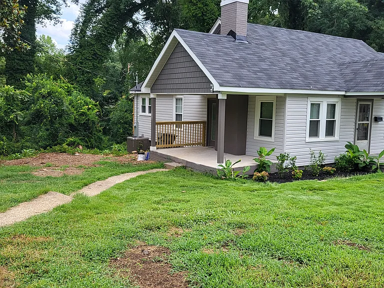 289 Marion Ave — Photo 24