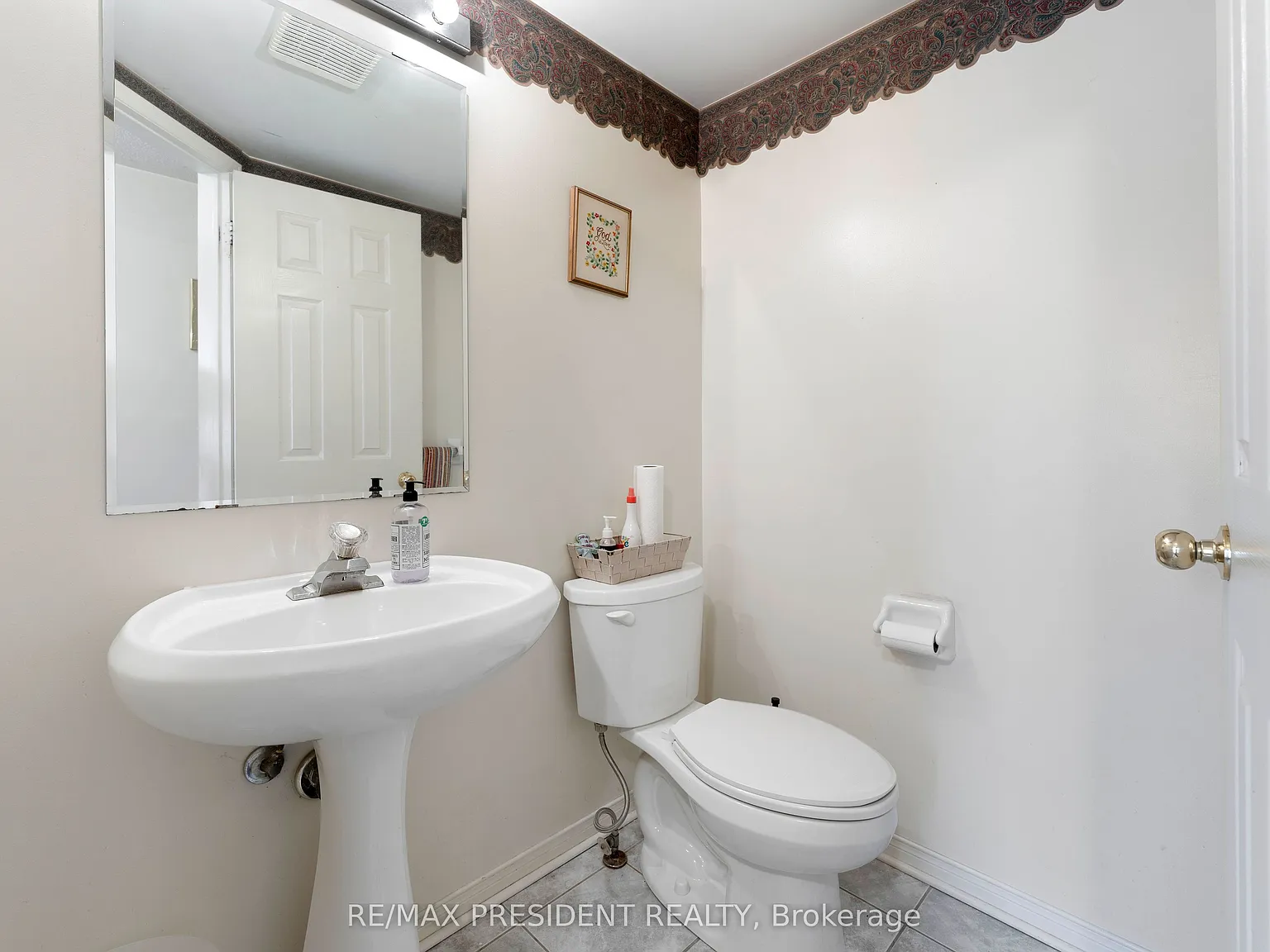 4 bed, $1,400 — Photo 4