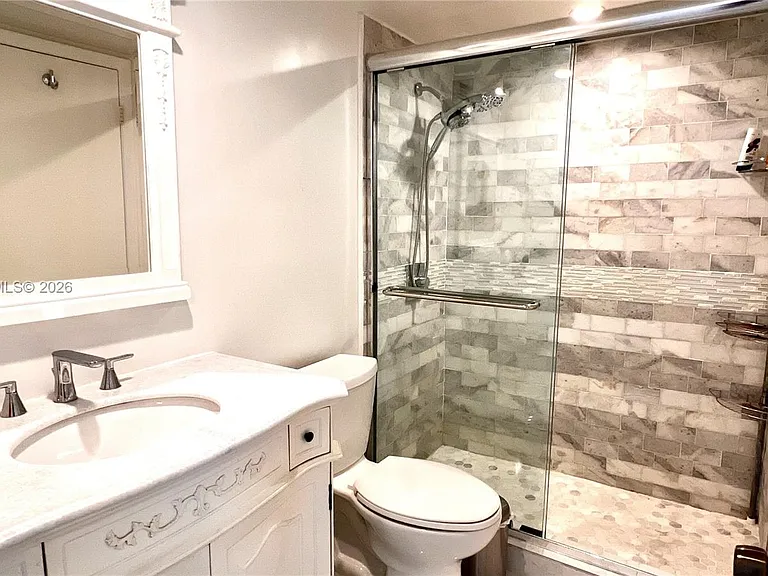 6039 Collins Ave #520 — Photo 9