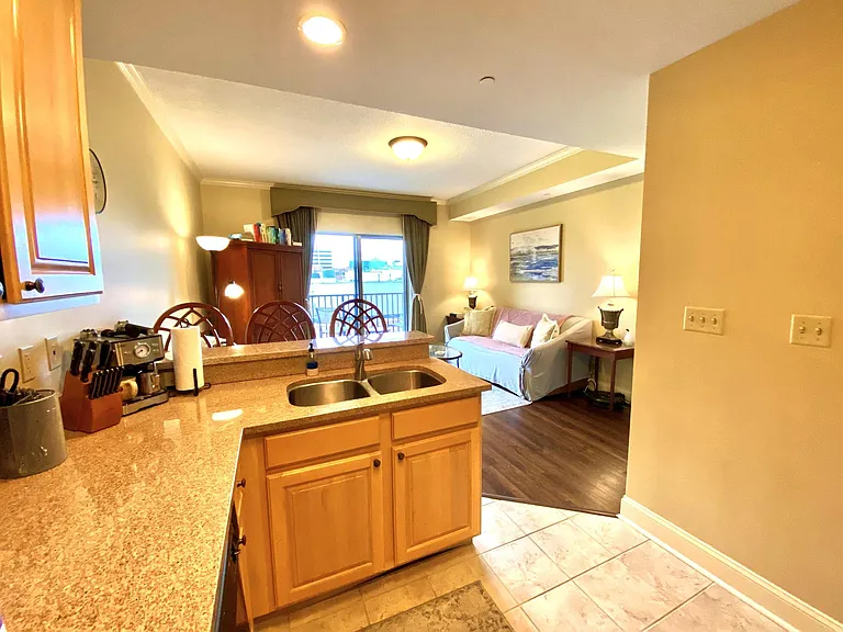 215 W College Ave #513 — Photo 3