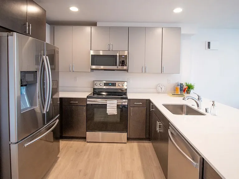 Edric Apartments — Photo 7