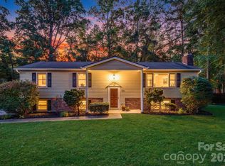 129 Whisperwood Dr, Hendersonville, NC 28791