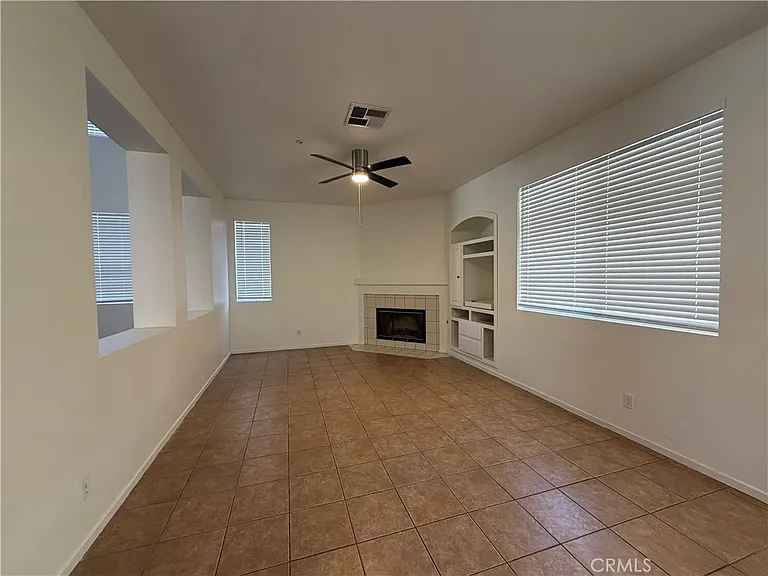 5569 Hunt Club Dr — Photo 10
