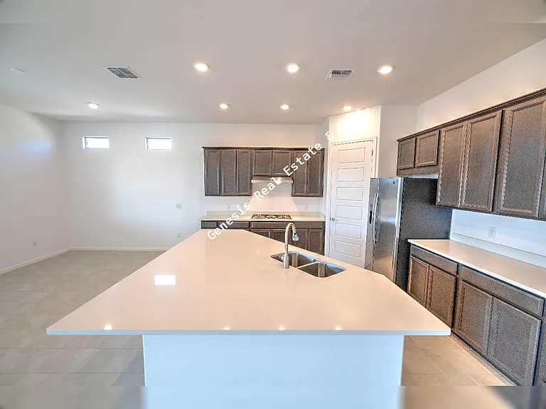 10734 N Cactus Point Dr — Photo 2