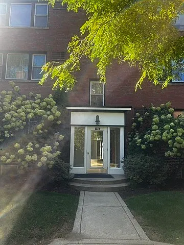 2 bed, 800 sqft, $1,950 — Photo 1