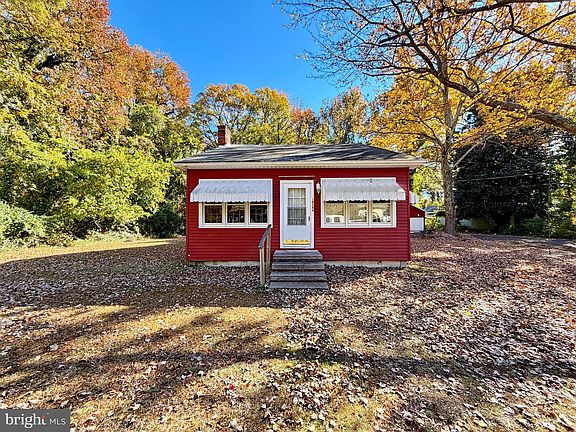 3rd image of 18284 Piedmont Dr