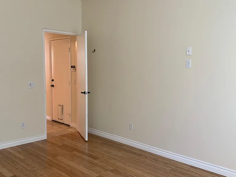 Guest room.