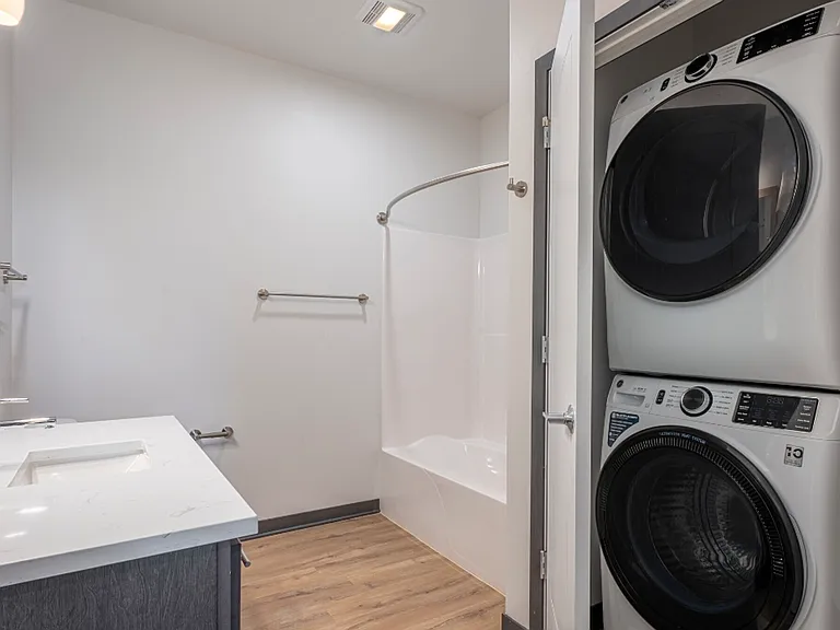 Homestead Luxury Apartments — Photo 37