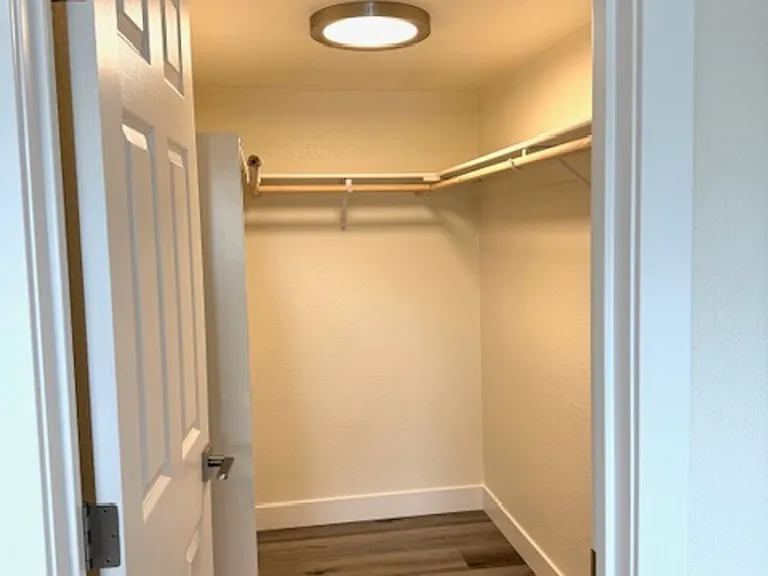 Babus Villa Apartments — Photo 16