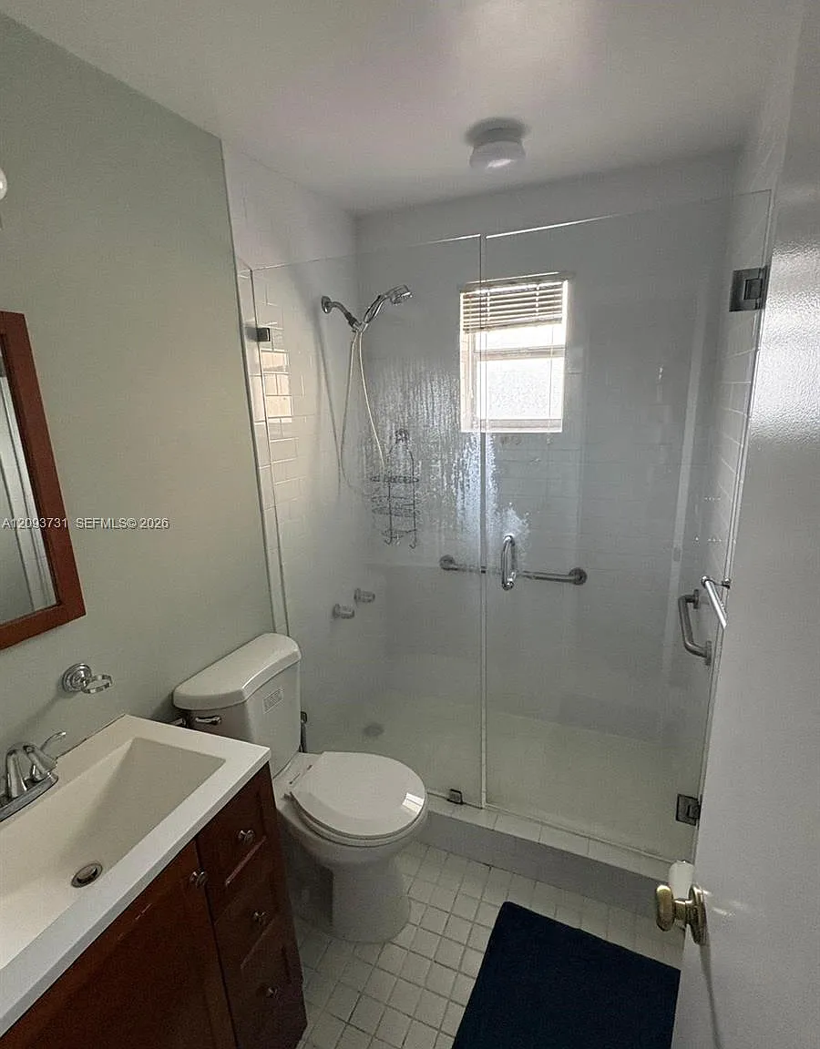 Madrid Towers Condo — Photo 4
