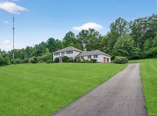 561 Toleman Rd, Rock Tavern, NY 12575
