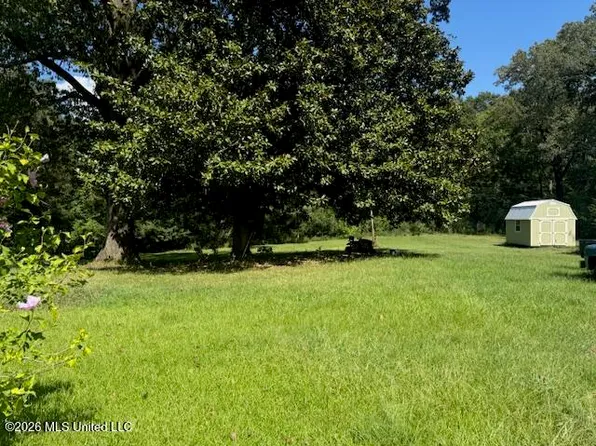 7 Hall Rd, Roxie, MS 39661