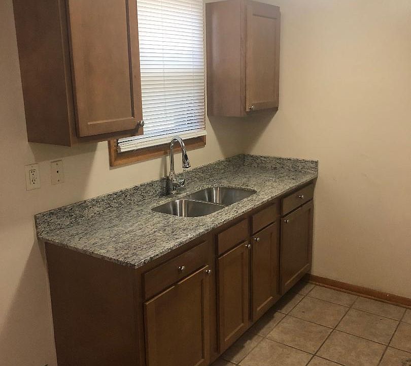 2nd image of 2612 Pillsbury Ave S #1