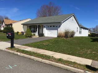 481 Stratford Ln, Ridge, NY 11961