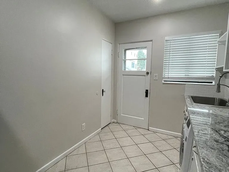 730-732 N Highland Ave — Photo 19