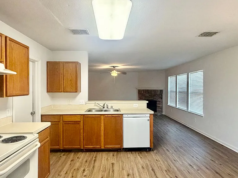 1415 Aztec Trl — Photo 8