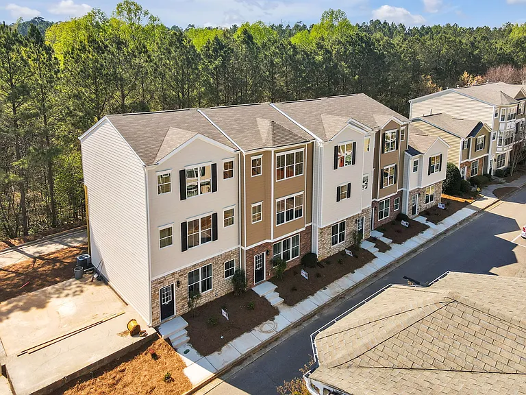 199 Riverstone Commons Cir — Photo 2