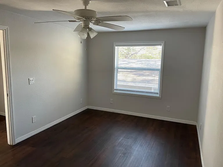 334 21st Ave S #6 — Photo 15