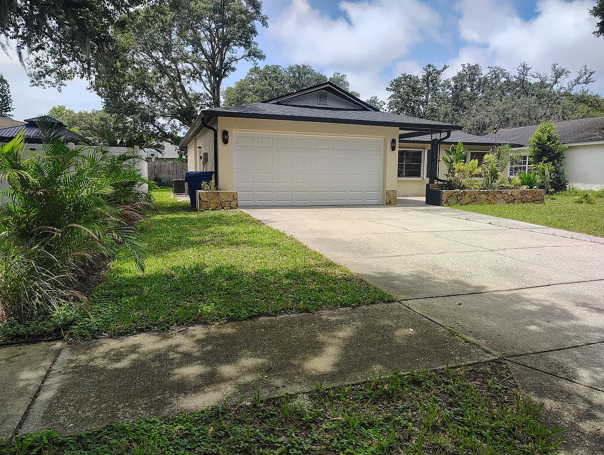 2 bed, 1200 sqft, $2,100 — Photo 2