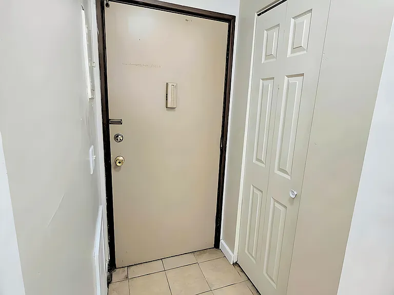 Keller Flats — Photo 30