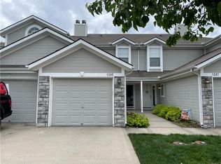 1205 NW Hidden Ridge Cir, Blue Springs, MO 64015