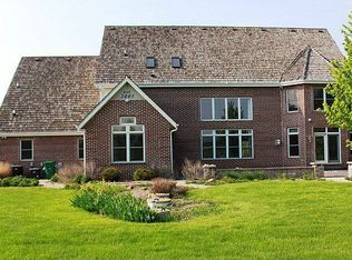 S76W26055 Prairieside Dr, Waukesha, WI 53189