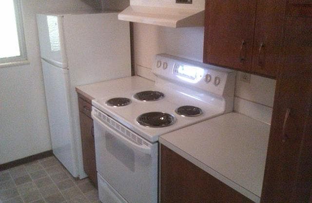 new range/oven and refrigerator/freezer