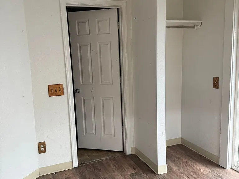 225 N Park St — Photo 8