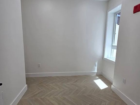 4th image of 40 Lembeck Ave #105D