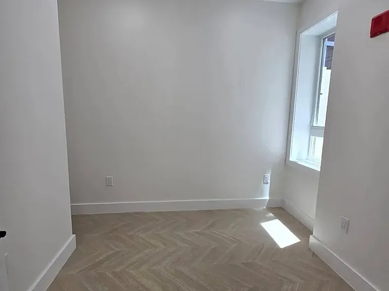 40 Lembeck Ave #105D — Photo 4