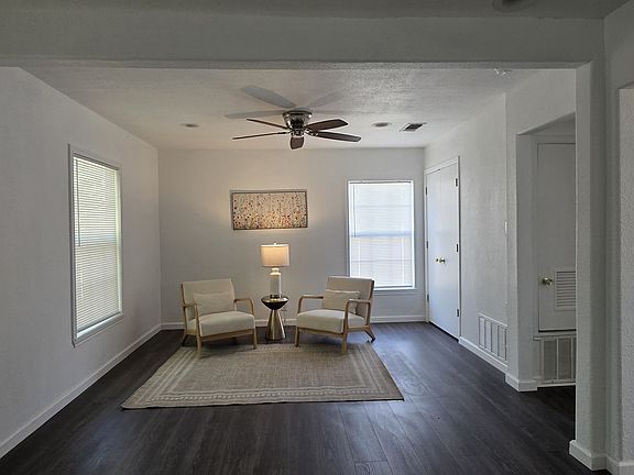 3rd image of 410 SUMNER DR