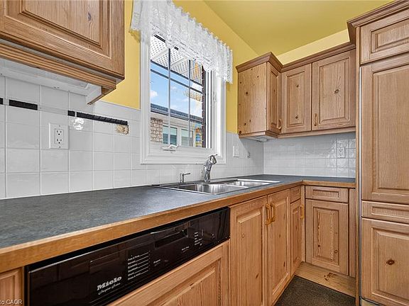 4th image of 3241 Kathleen Dr