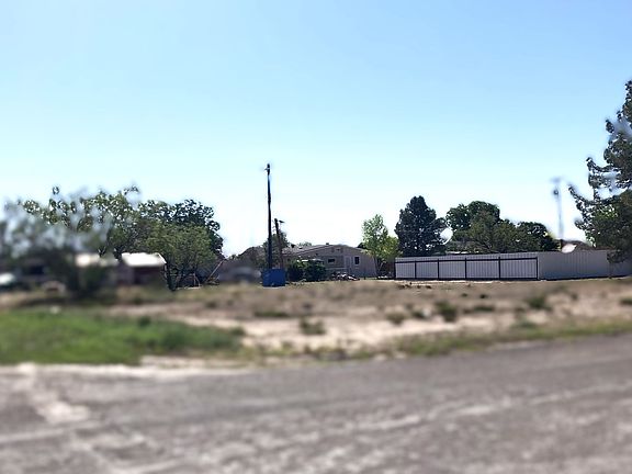 2nd image of 1208 N Valentine