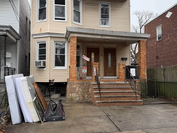 18 Roosevelt Avenue image 1 of 13