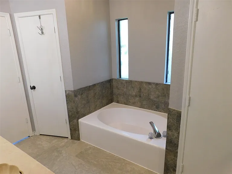 8232 Meadowbrook Dr — Photo 39