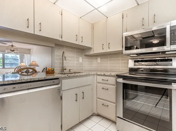 1828 Pine Valley Dr APT 201, Fort Myers, FL 33907