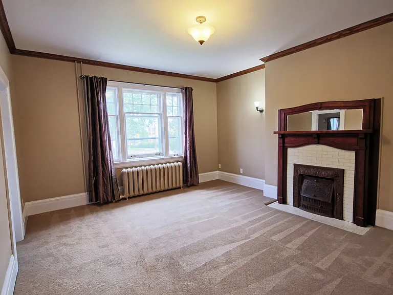 1110 Simcoe St S #2 — Photo 5
