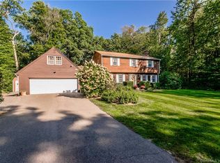 8 Twin Ponds Dr, Unionville, CT 06085