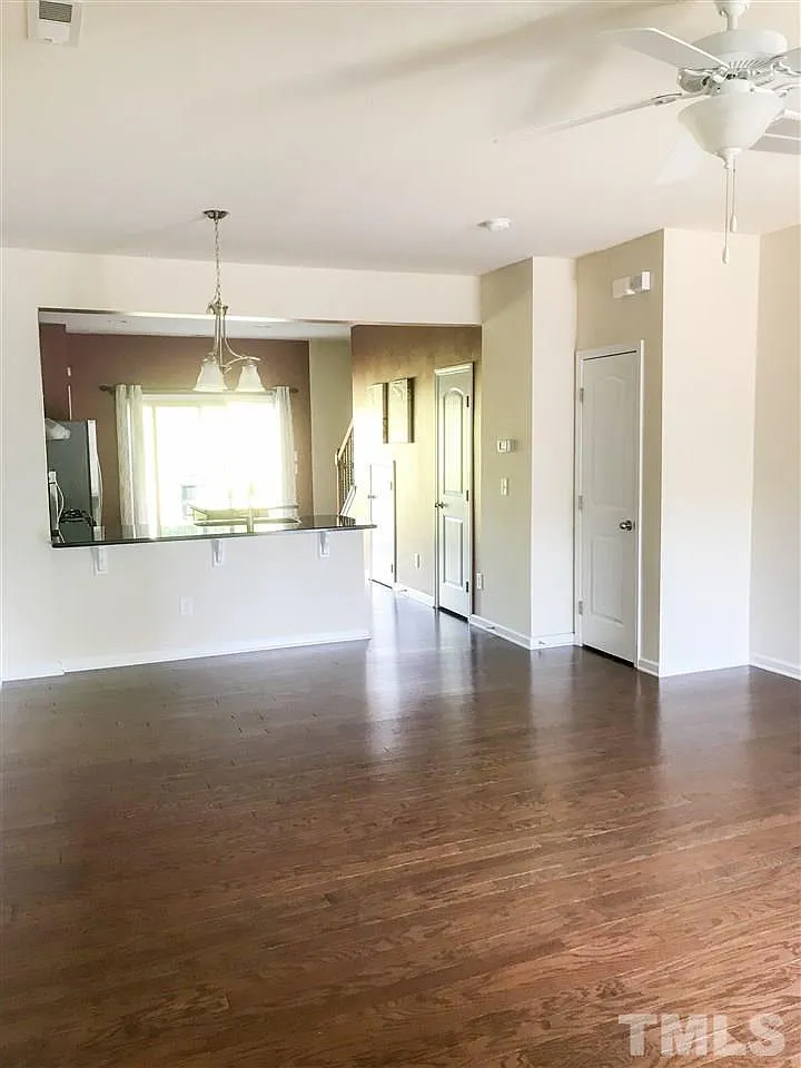 2 bed, 2.5 bath, 1195 sqft, $1,850 — Photo 3